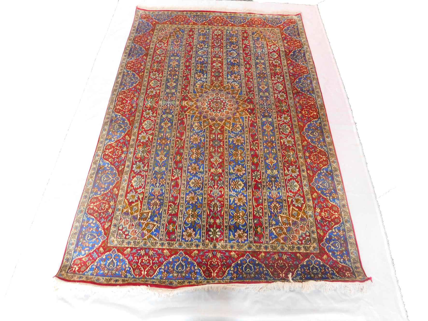 Size 4x 6 feet's Hand-made Carpet (KE 06)