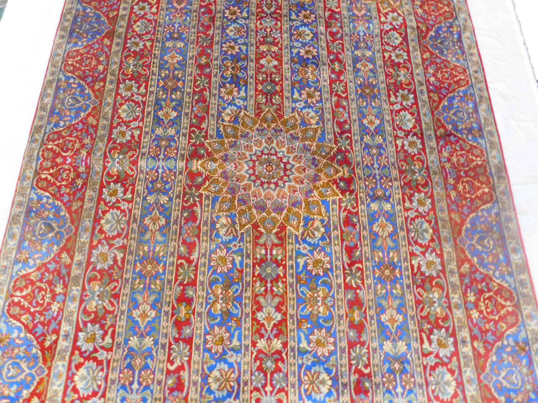 Size 4x 6 feet's Hand-made Carpet (KE 06)