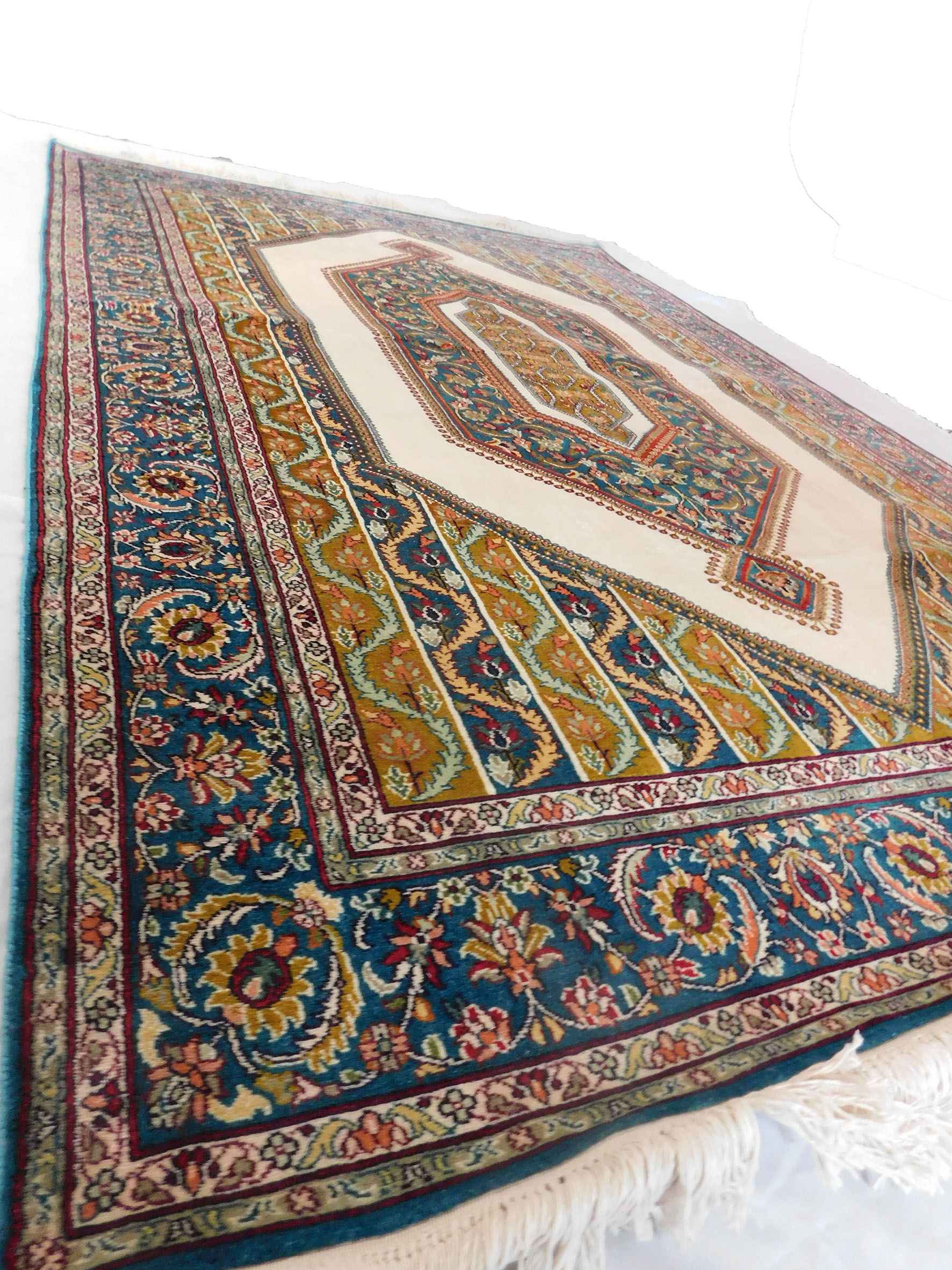 Size 4x 6 feet's Hand-made Carpet KE 07)