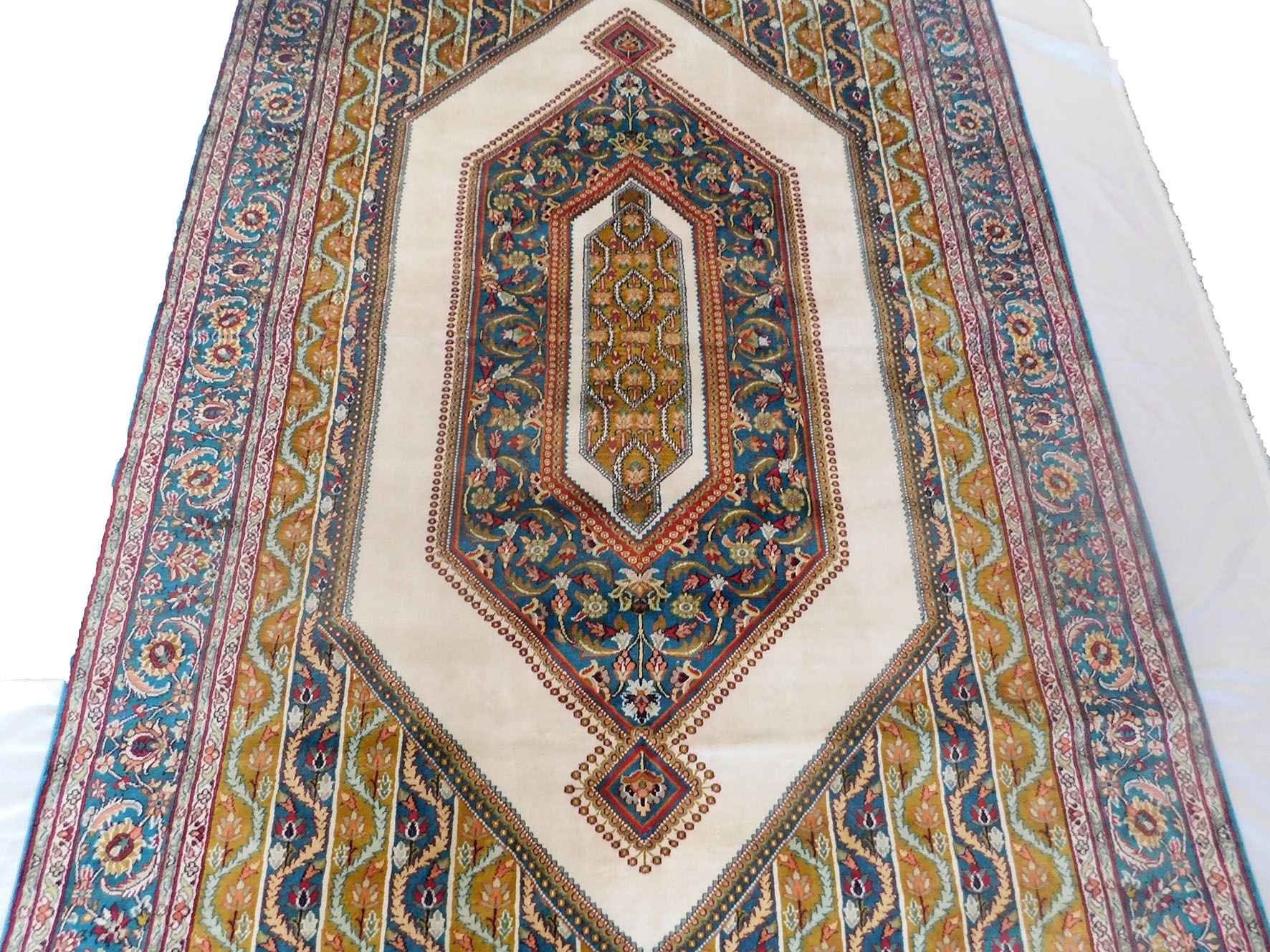 Size 4x 6 feet's Hand-made Carpet KE 07)