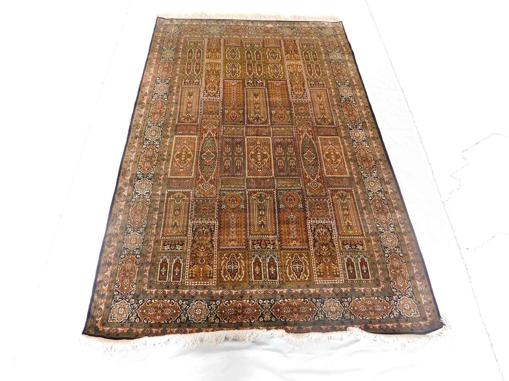 Size 4x 6 feet's Hand-made Carpet (KE 08)