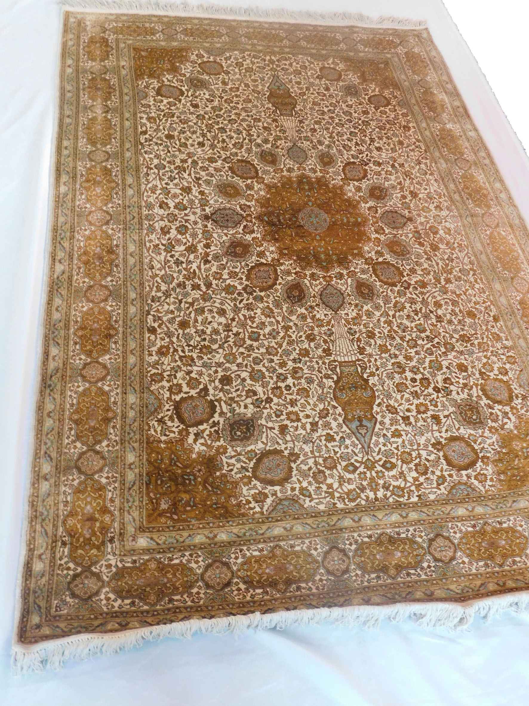 Size 4x 6 feet's Hand-made Carpet (KE 13)