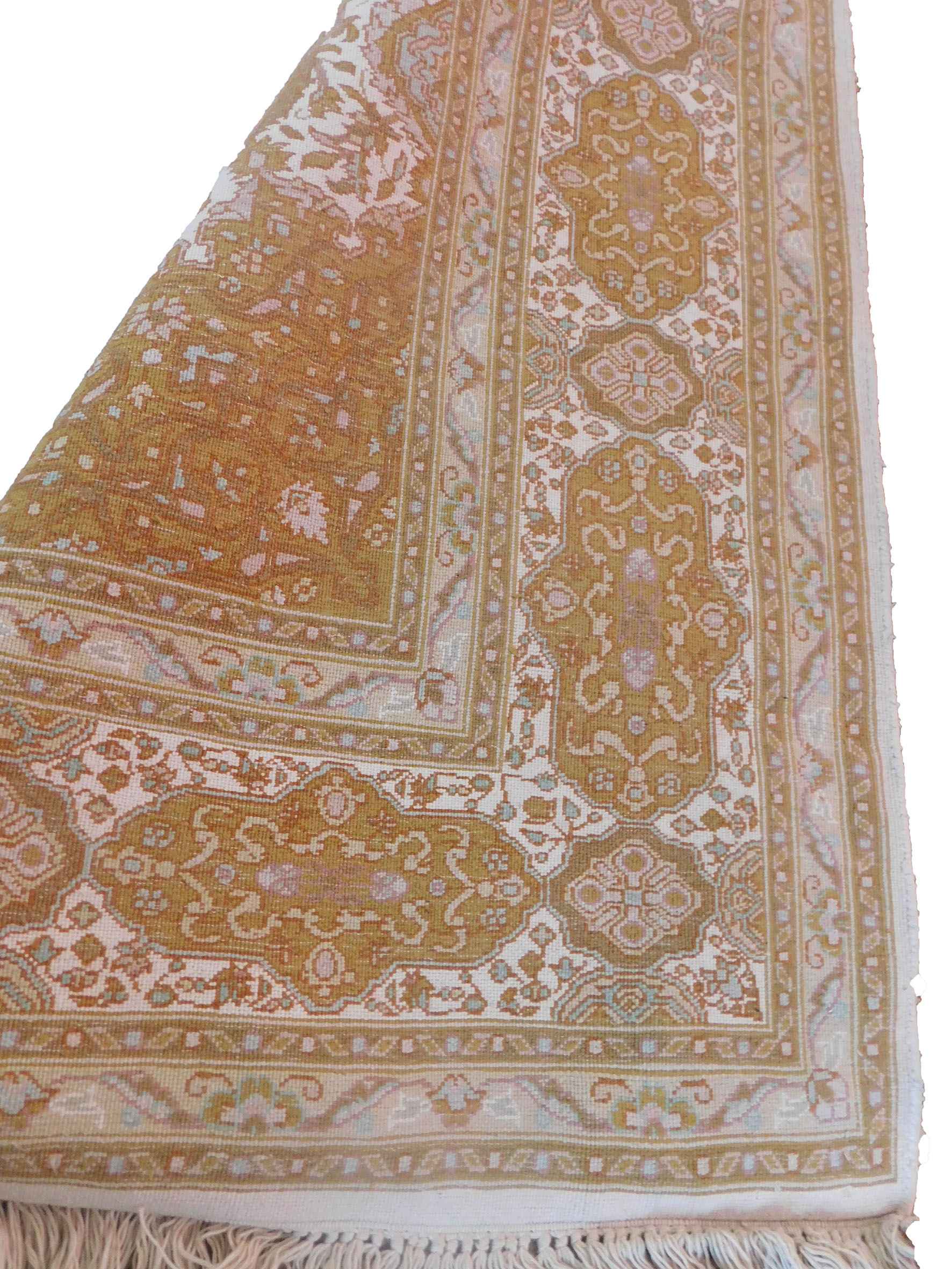 Size 4x 6 feet's Hand-made Carpet (KE 13)