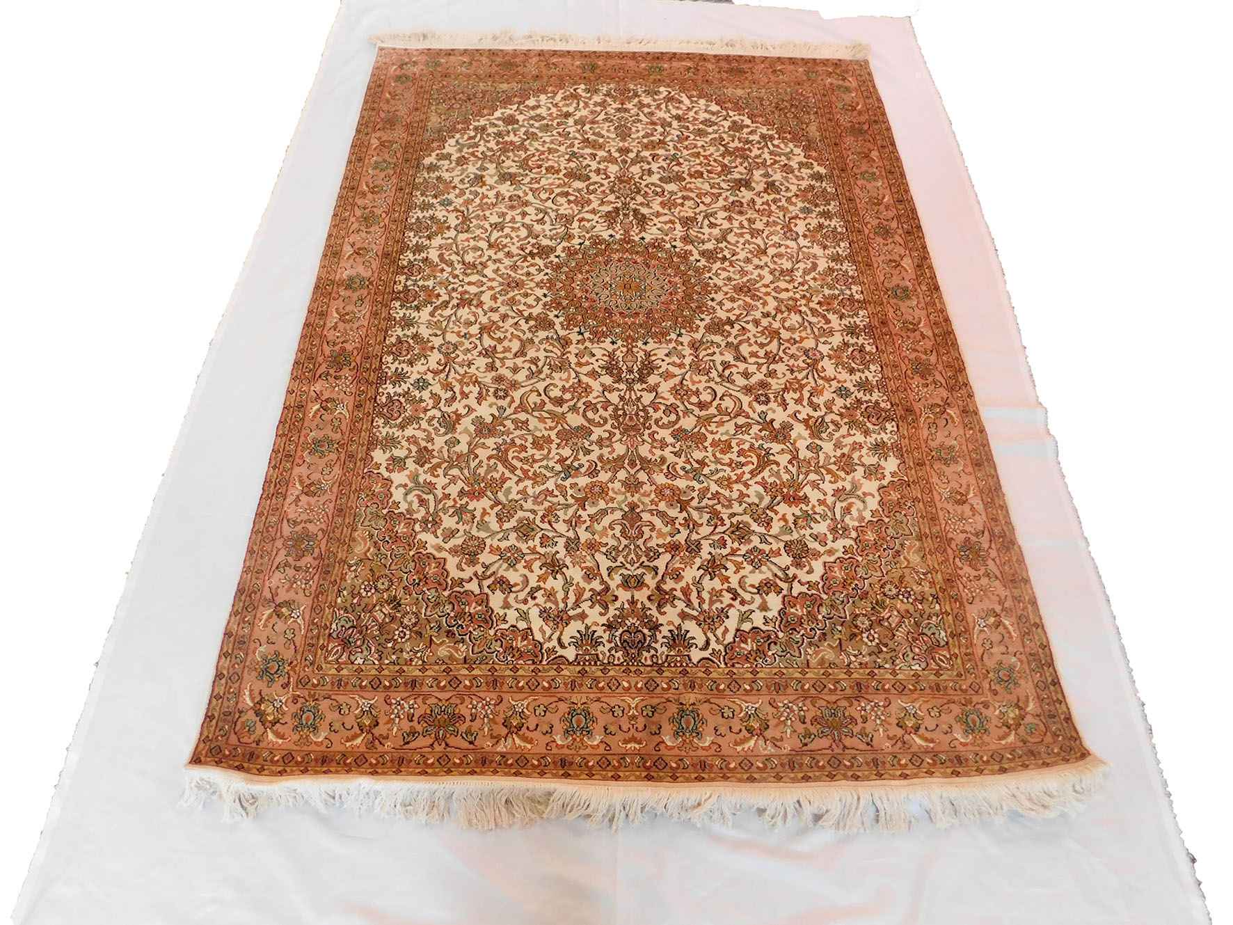 Size 4x 6  feet's Hand-made Carpet (KE 15)