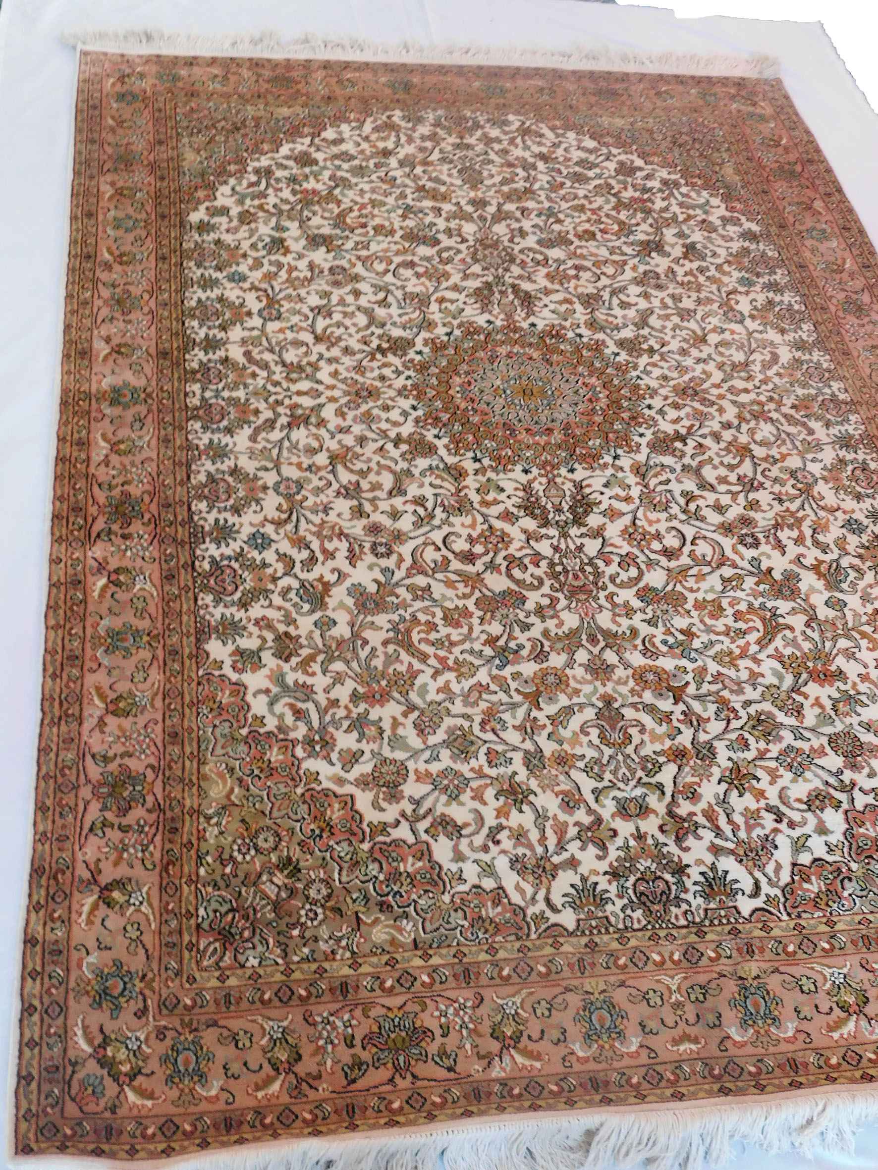 Size 4x 6  feet's Hand-made Carpet (KE 15)