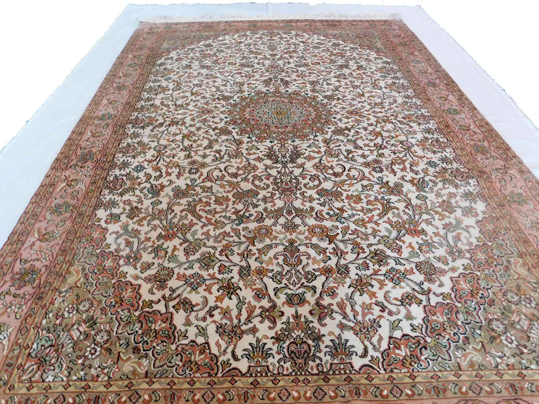 Size 4x 6  feet's Hand-made Carpet (KE 15)