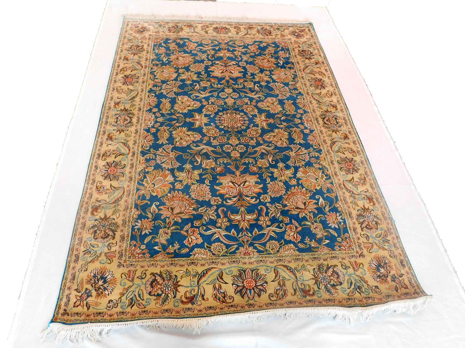 Size 4x 6  feet's Hand-made Carpet (KE 17)