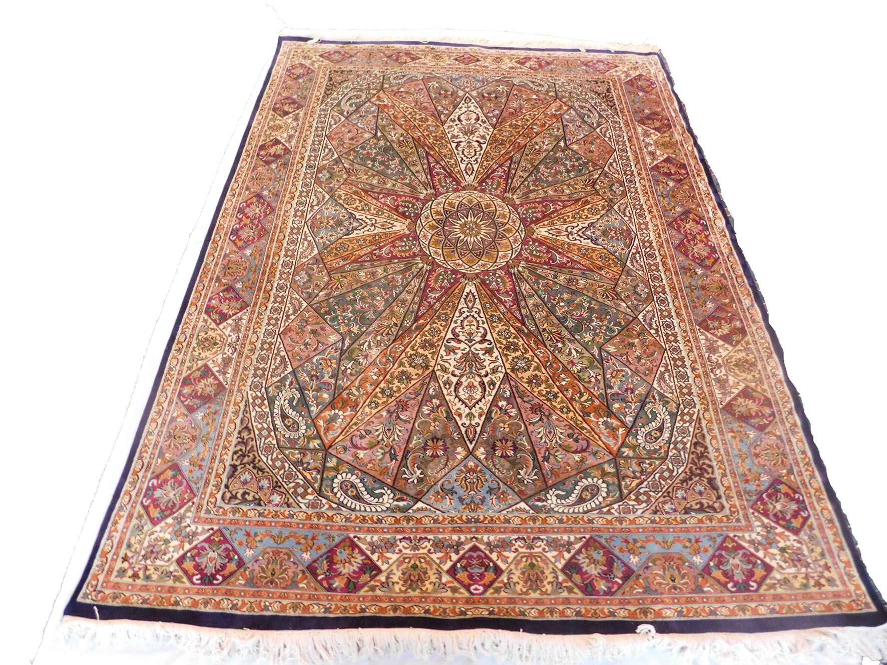 Size 5x 7 feet's Hand-made Carpet (KE 21)