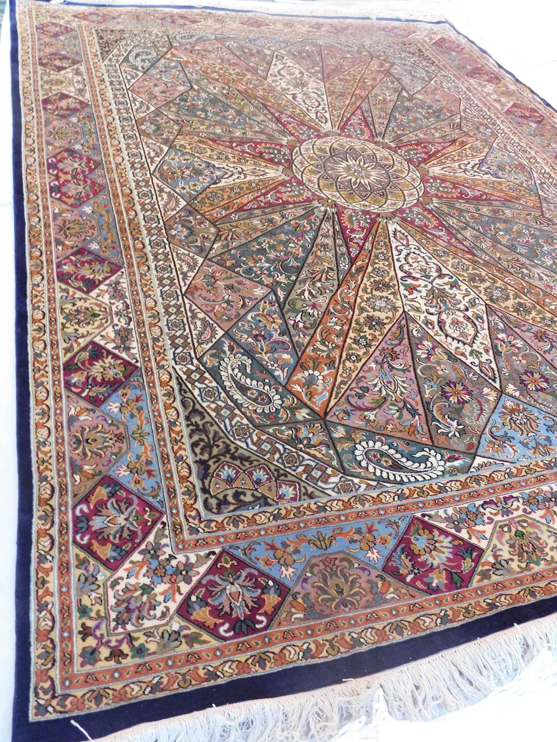 Size 5x 7 feet's Hand-made Carpet (KE 21)