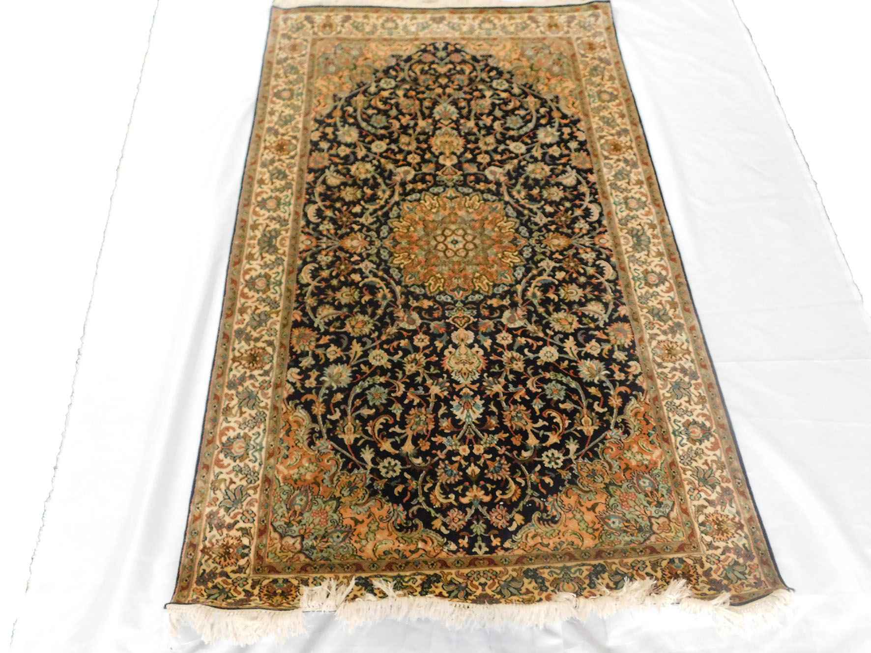 Size 3x 5 feet's Hand-made Carpet (KE 31)