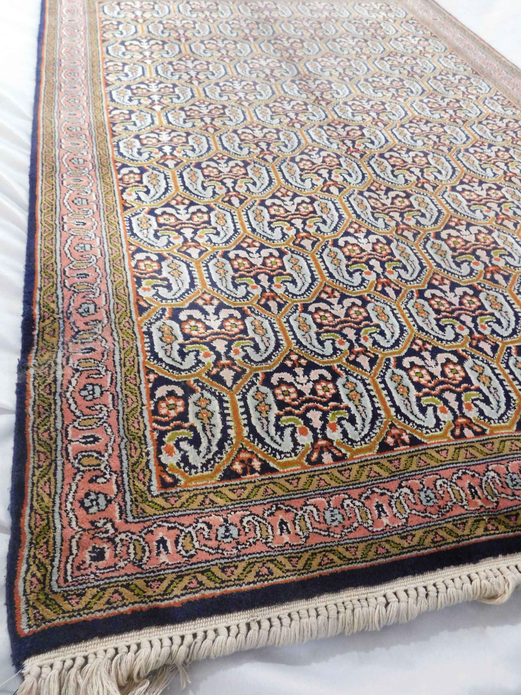 Size 4x 6  feet's Hand-made Carpet KE 35)