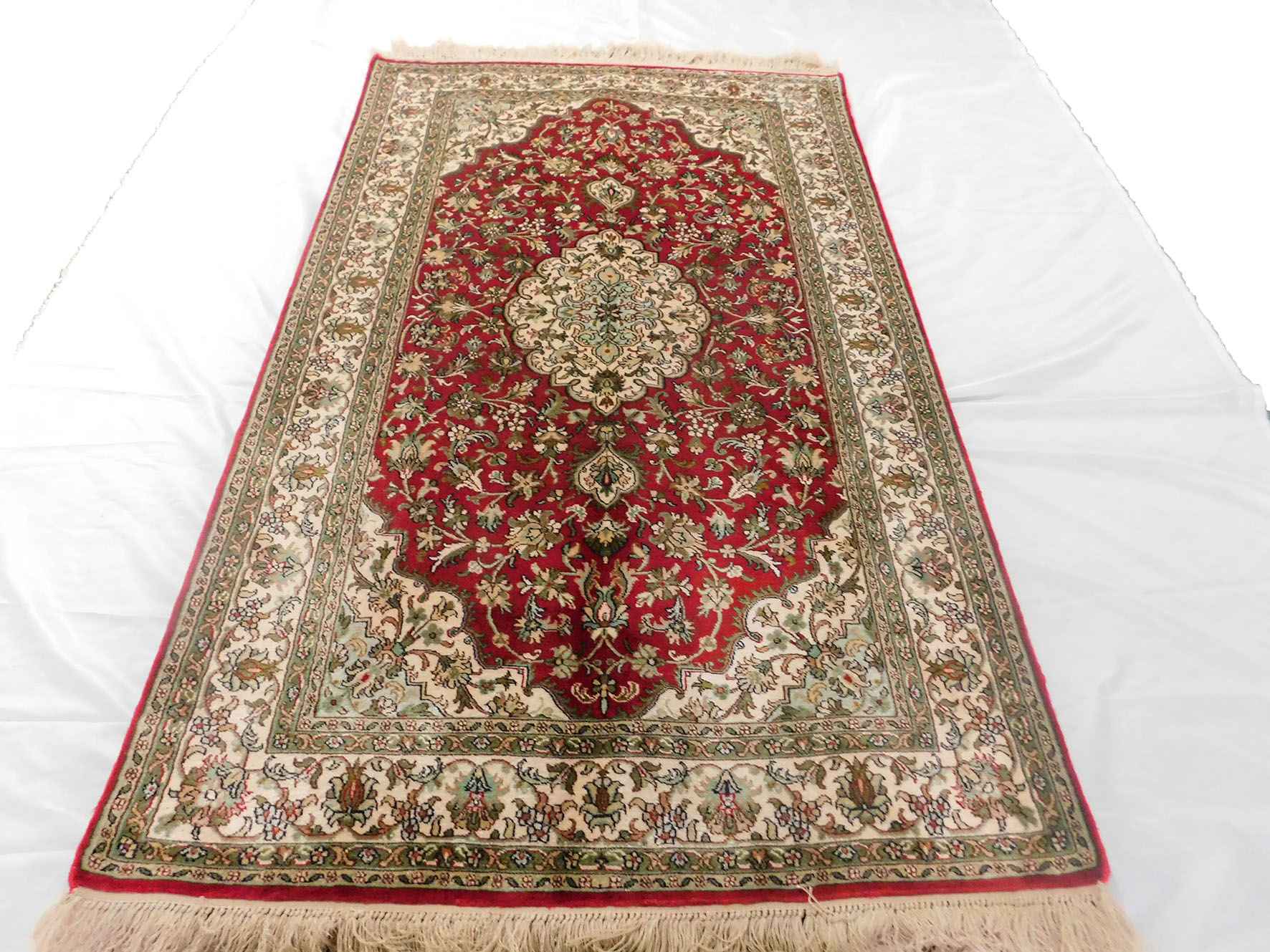 Size 4x 6  feet's Hand-made Carpet( (KE 40)