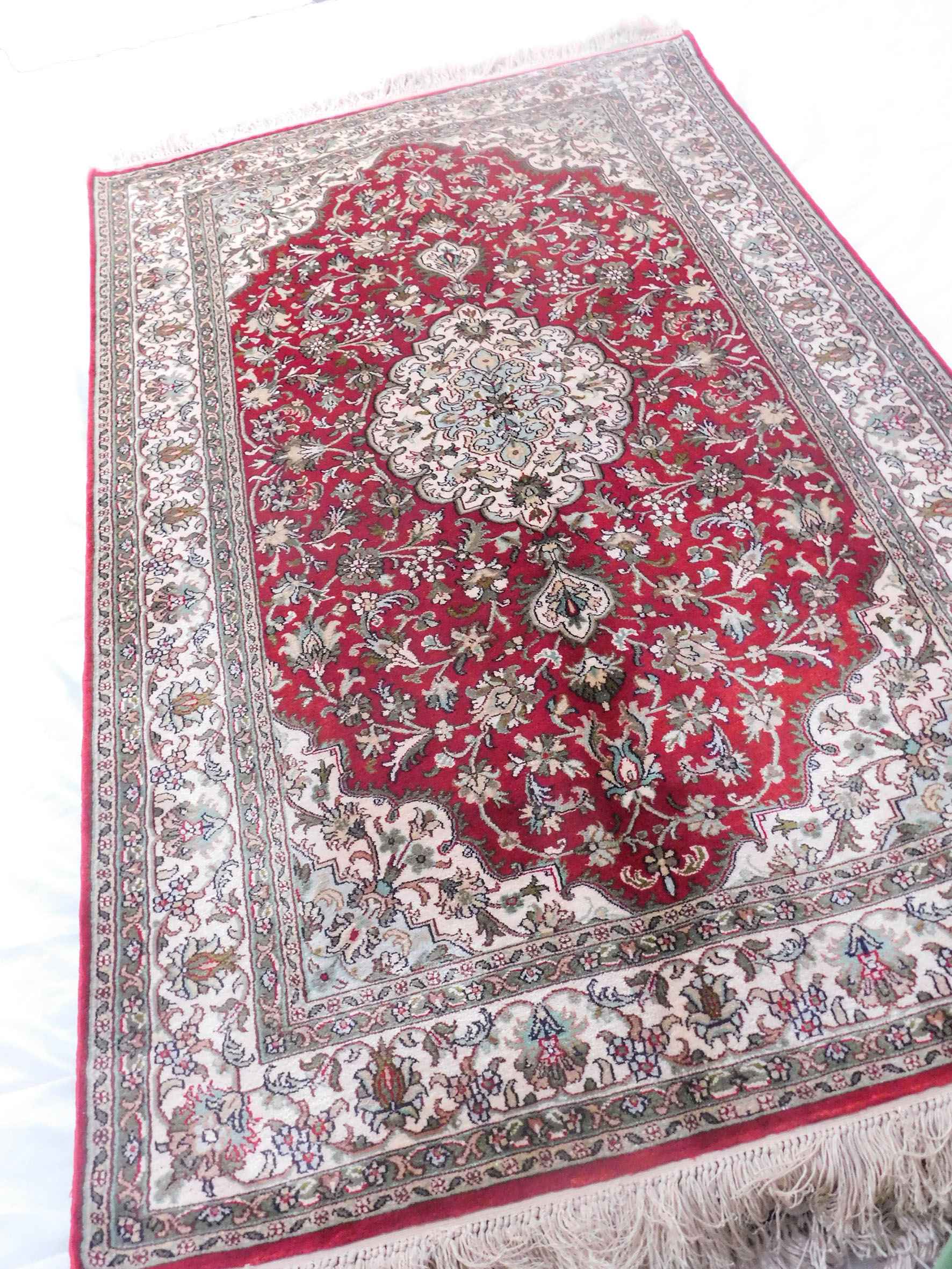 Size 4x 6  feet's Hand-made Carpet( (KE 40)