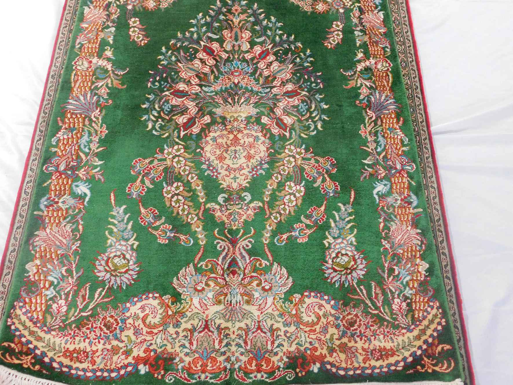 Size 4x 6  feet's Hand-made Carpet(Silk Weave Silk Base) (KE 41)