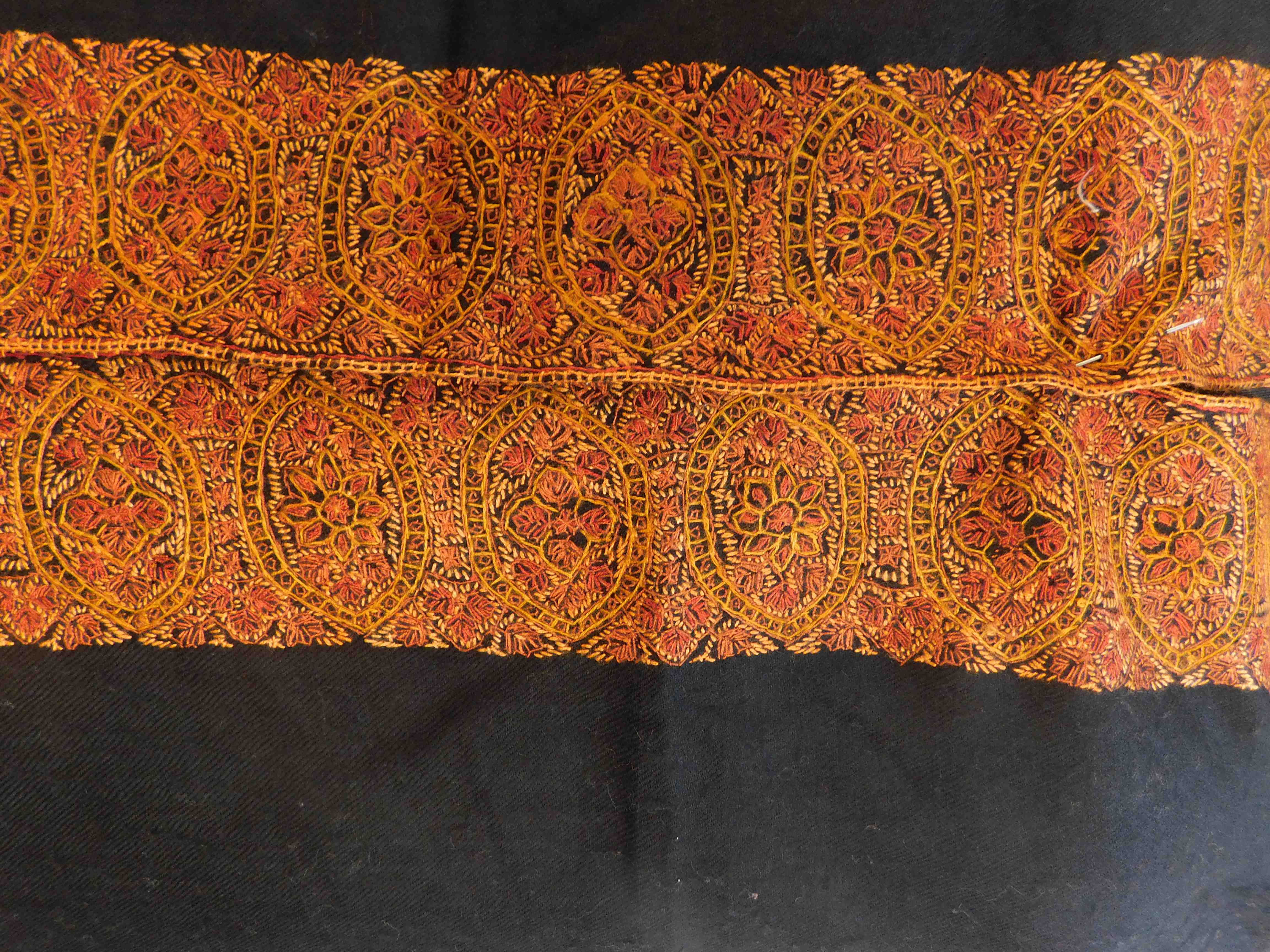 Semi-Pashmina Sozni-shawl (KE 02)