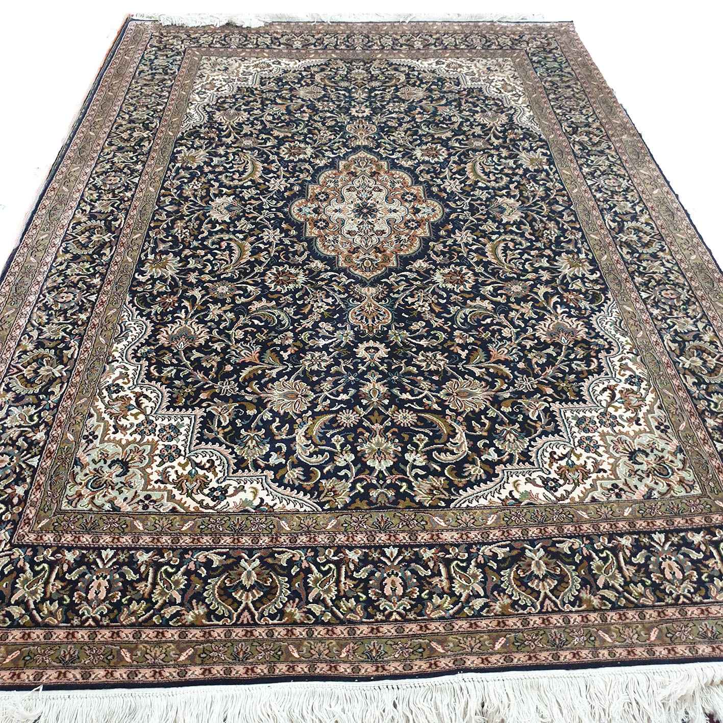 Size 4x 6 feet's Hand-made Carpet(Silk-Weave-Silk-base)-(KE-54)