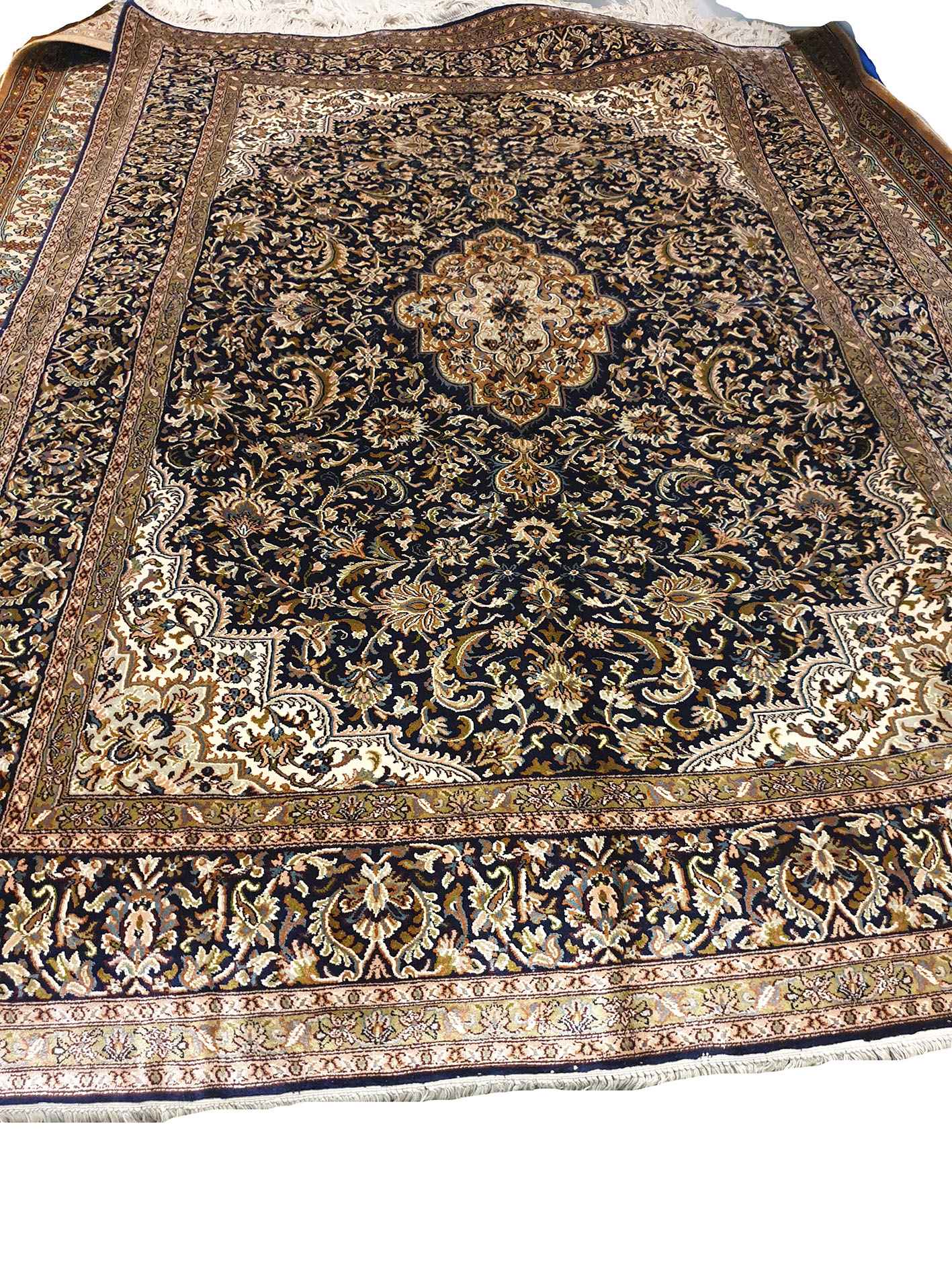 Size 4x 6 feet's Hand-made Carpet(Silk-Weave-Silk-base)-(KE-54)