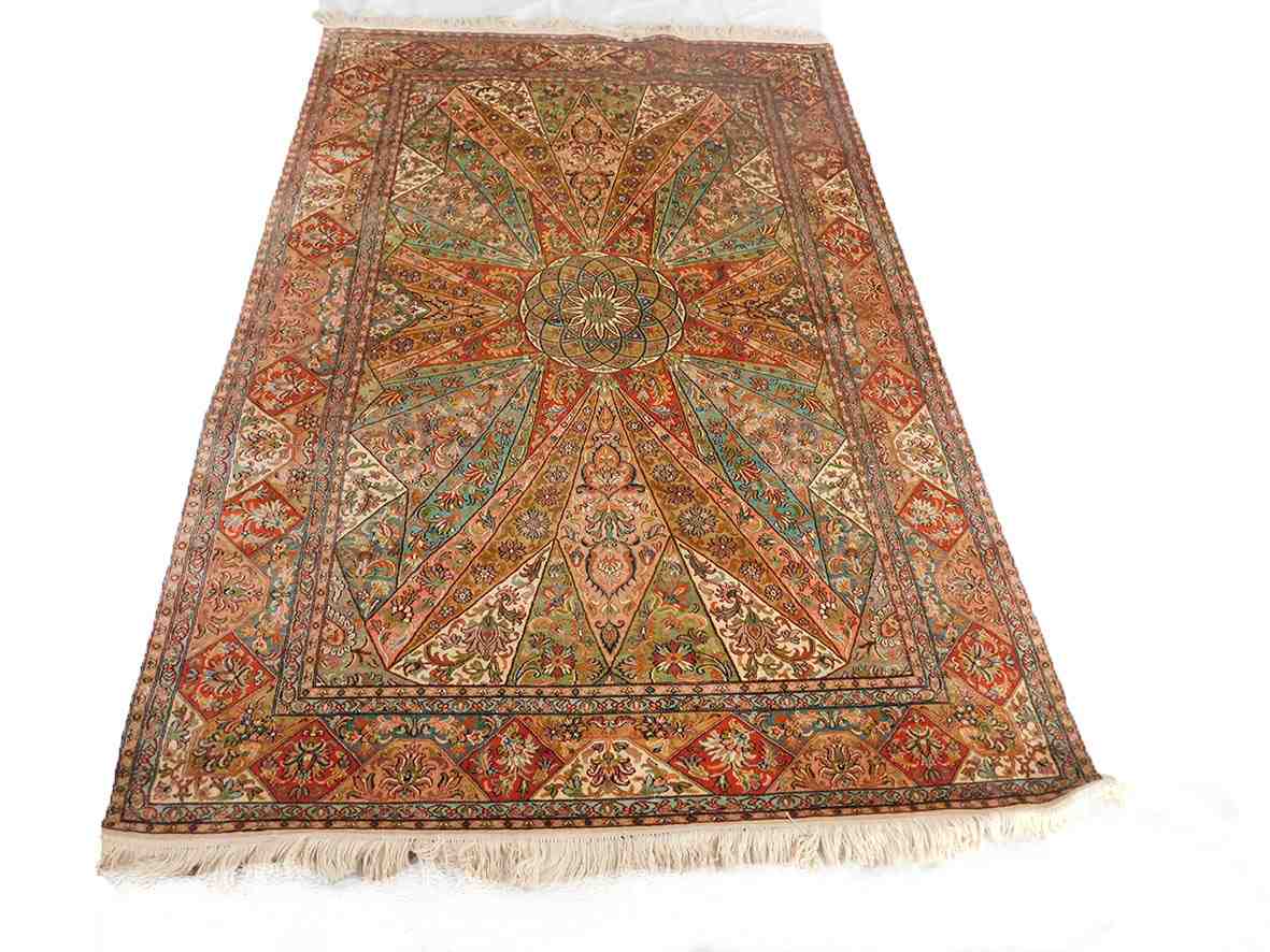 Size 4x 6  feet's Hand-made Carpet(Silk-Weave-Silk-base)-(KE-43)