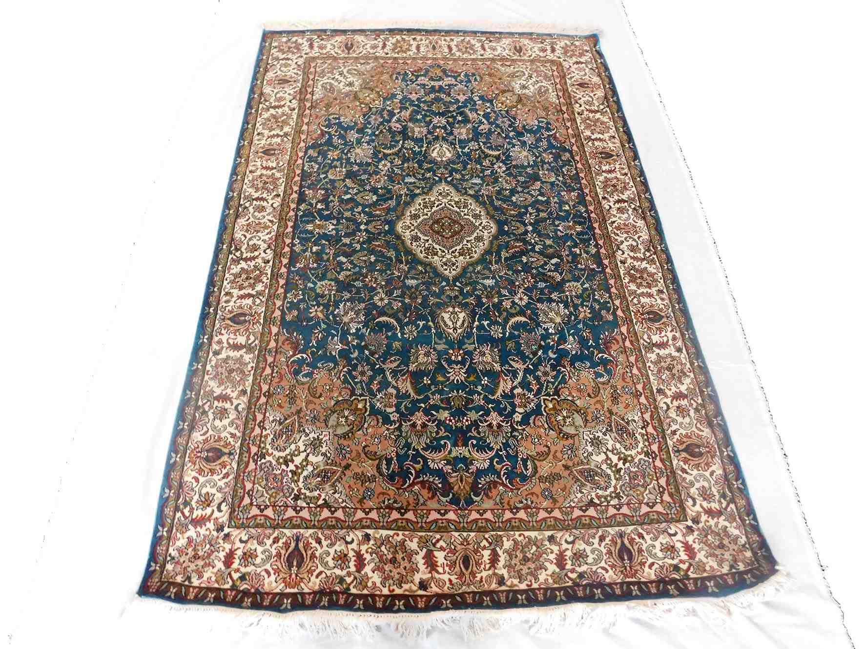 Size 4x 6 feet's Hand-made Carpet (KE 09)