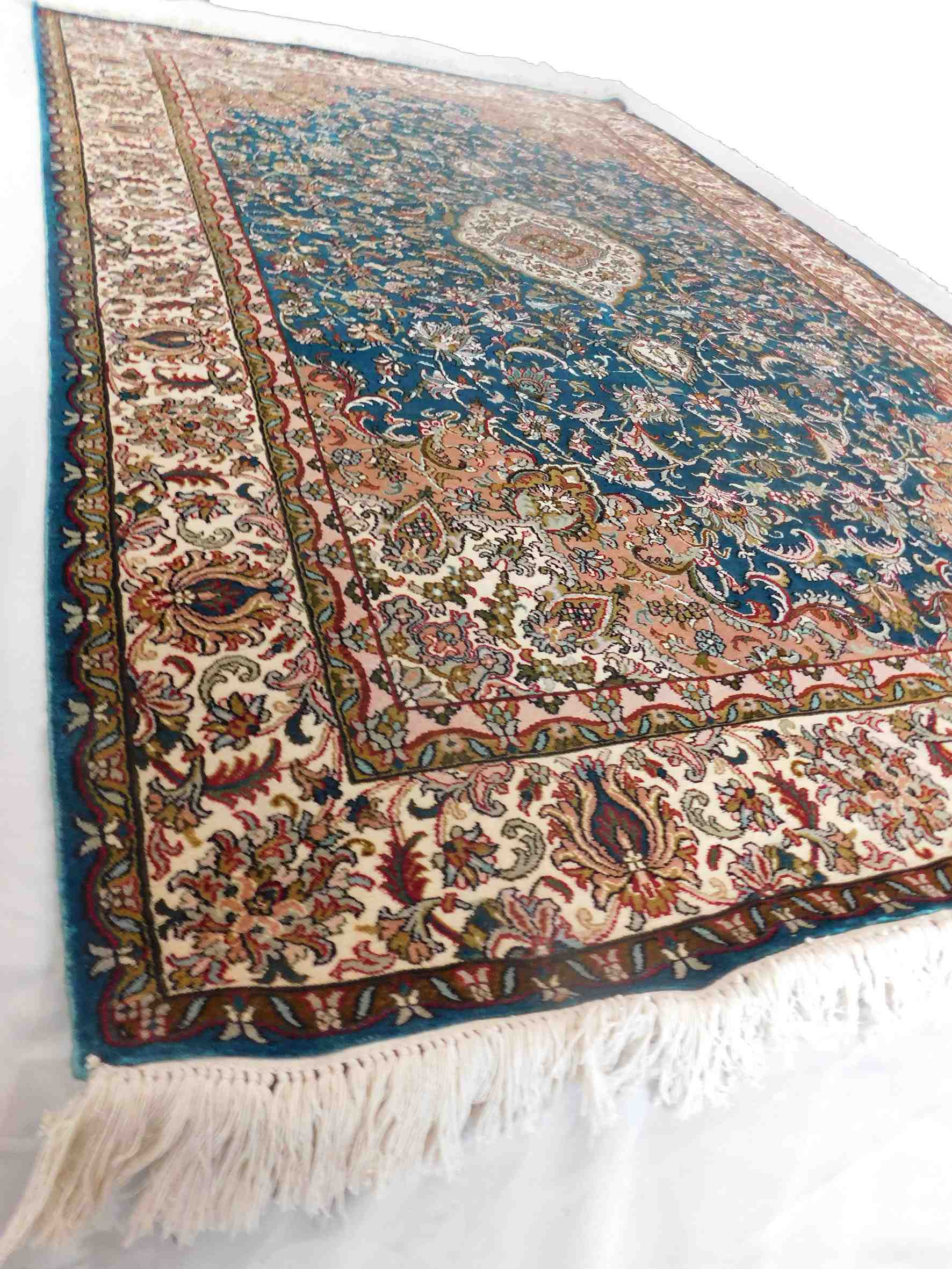 Size 4x 6 feet's Hand-made Carpet (KE 09)