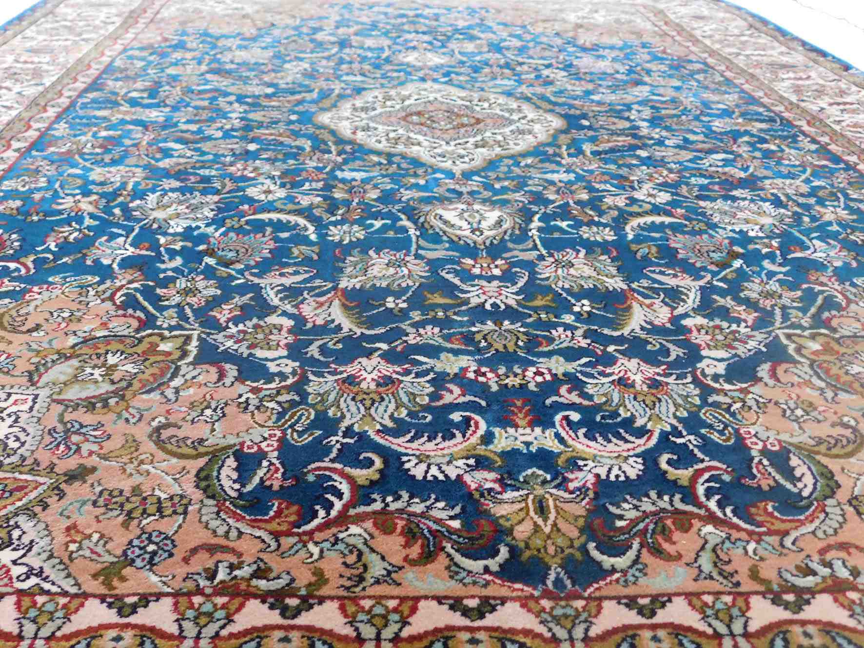 Size 4x 6 feet's Hand-made Carpet (KE 09)