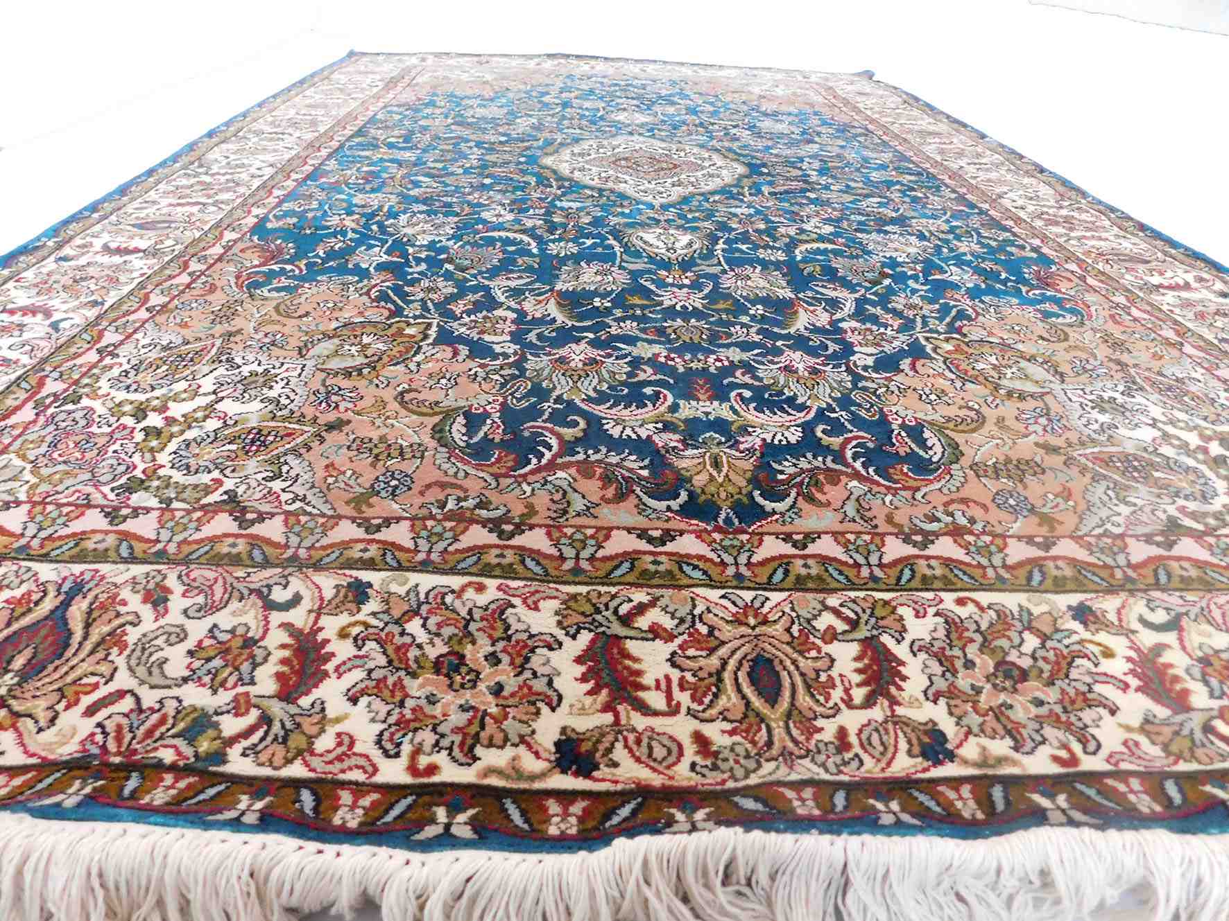 Size 4x 6 feet's Hand-made Carpet (KE 09)